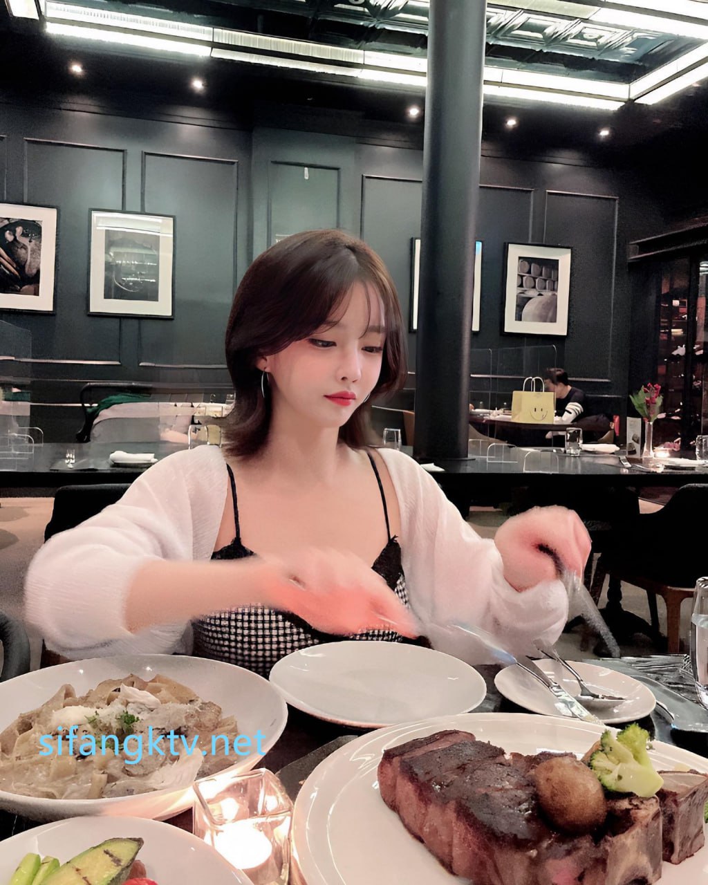 【2023-08-12】big tits